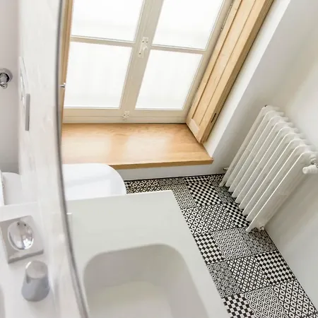 L'esprit Du 8 4* Rochefort (Charente-Maritime)