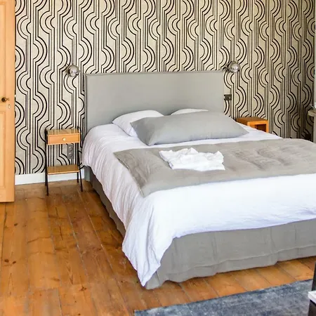 L'esprit Du 8 4* Rochefort (Charente-Maritime)