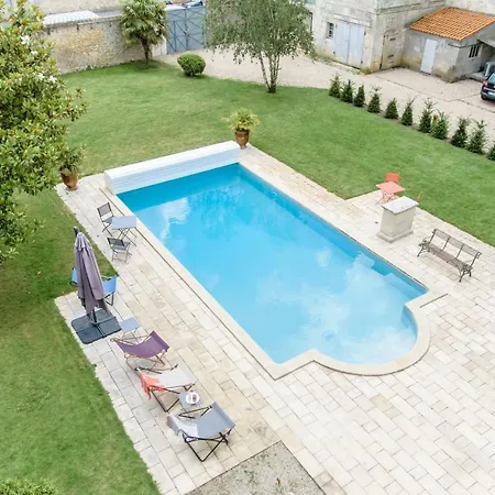 L'esprit Du 8 4* Rochefort (Charente-Maritime)