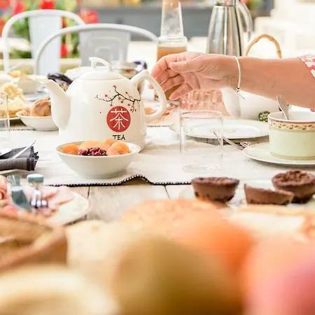 L'esprit Du 8 4* Rochefort (Charente-Maritime)