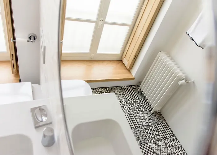 L'esprit Du 8 4* Rochefort (Charente-Maritime)