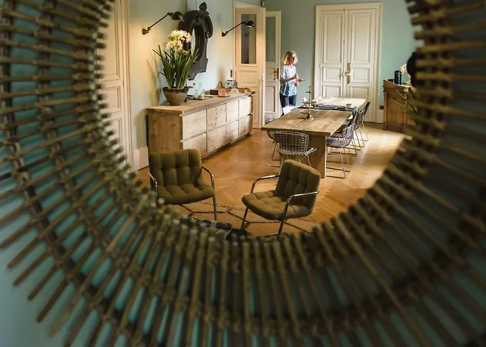 L'esprit Du 8 4* Rochefort (Charente-Maritime)