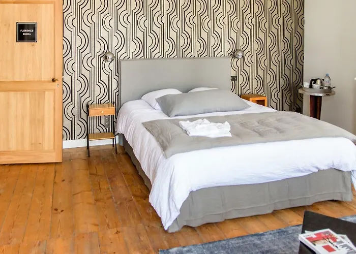 L'esprit Du 8 4* Rochefort (Charente-Maritime)