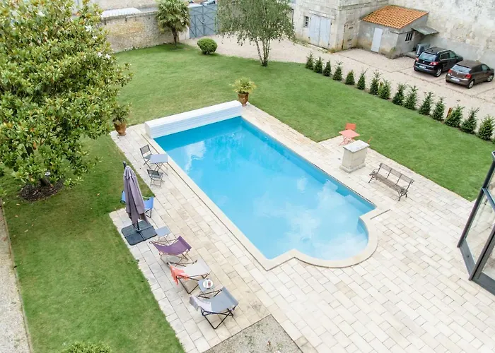 L'esprit Du 8 4* Rochefort (Charente-Maritime)